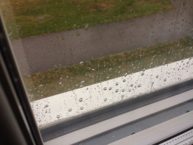 Regn på fönstret